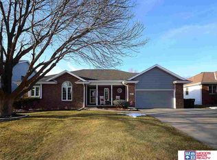 2555 Devoe Dr, Lincoln, NE 68506