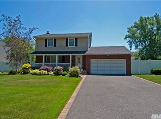 20 Arden Ln, Commack, NY 11725