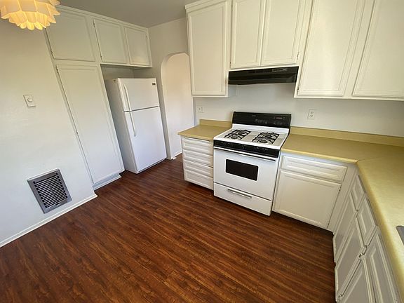 4th image of 4304 Avenida Lorenzo APT D
