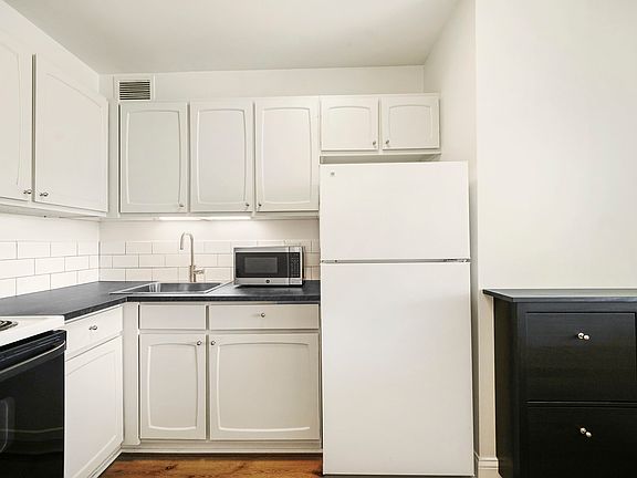 4th image of 777 N Michigan Ave APT 2207