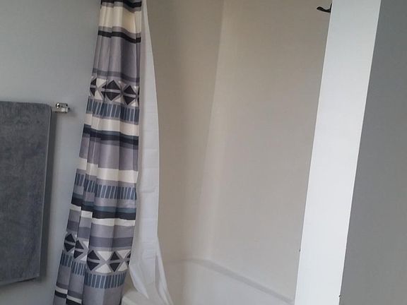 4th image of 501 E Charlton St APT G