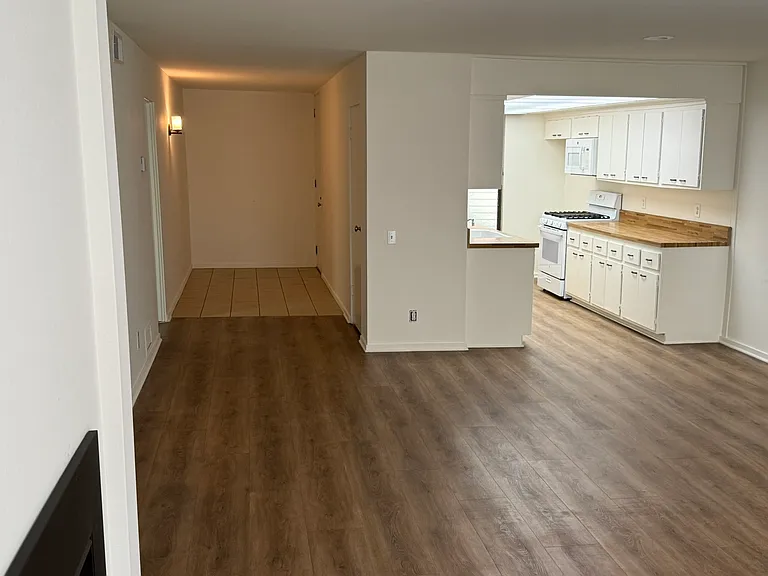 1414 Greenfield Apartments — Photo 28
