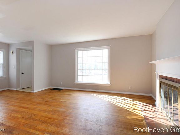 5th image of 1223 Alger St SE