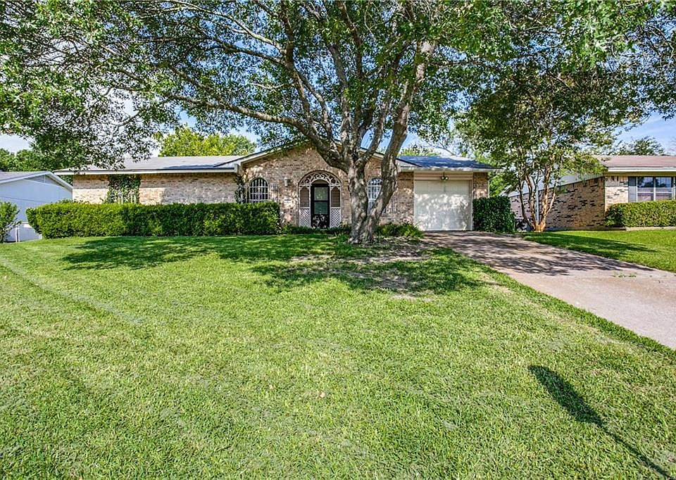 1st image of 1607 S Lakeview Cir