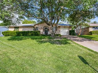 1607 S Lakeview Cir, Duncanville, TX 75137