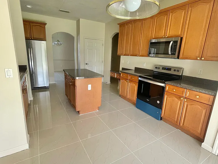 2370 Hinsdale Dr — Photo 12