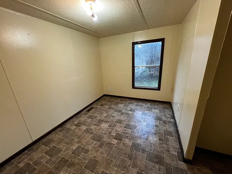 251 Park Cir — Photo 5