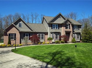 10960 Eden Park Dr, Chardon, OH 44024