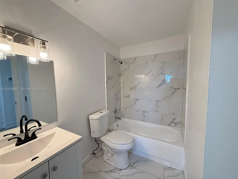 12215 W Dixie Hwy #304 — Photo 12