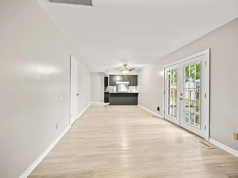 213 Southerly Hills Dr — Photo 15