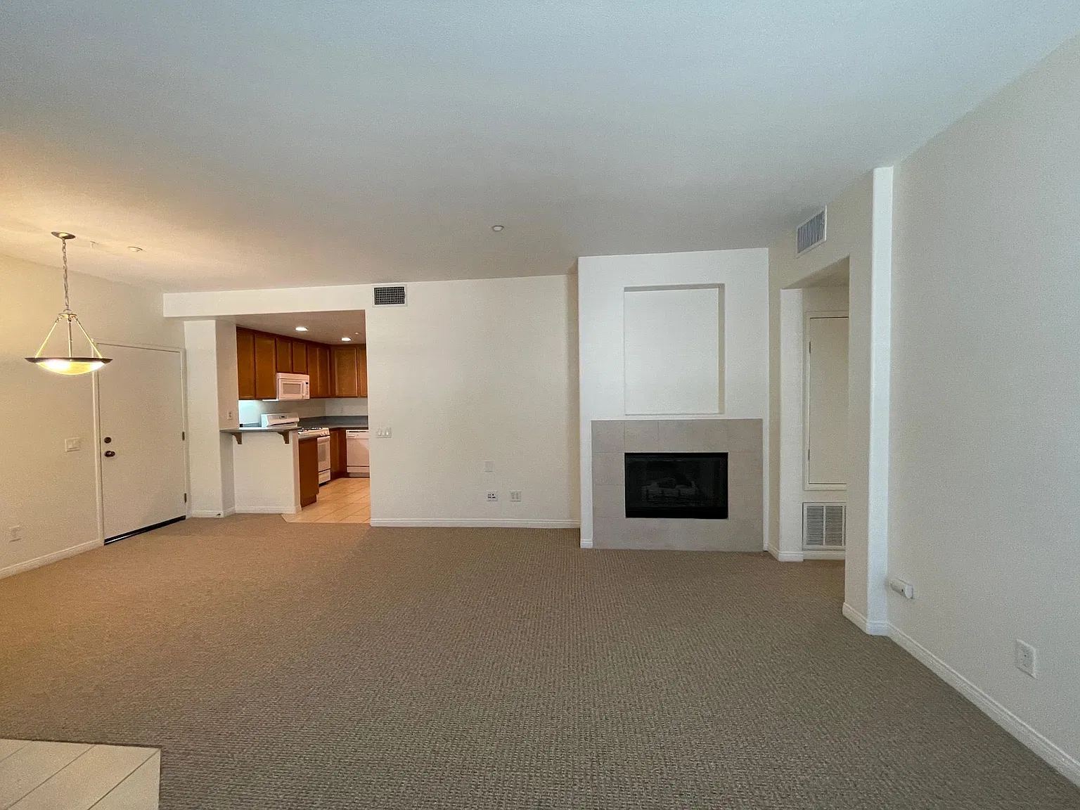 2 bed, 1102 sqft, $3,395 — Photo 3