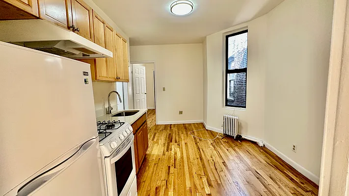 Rented by HOLTON REAL ESTATE INC. | media 9
