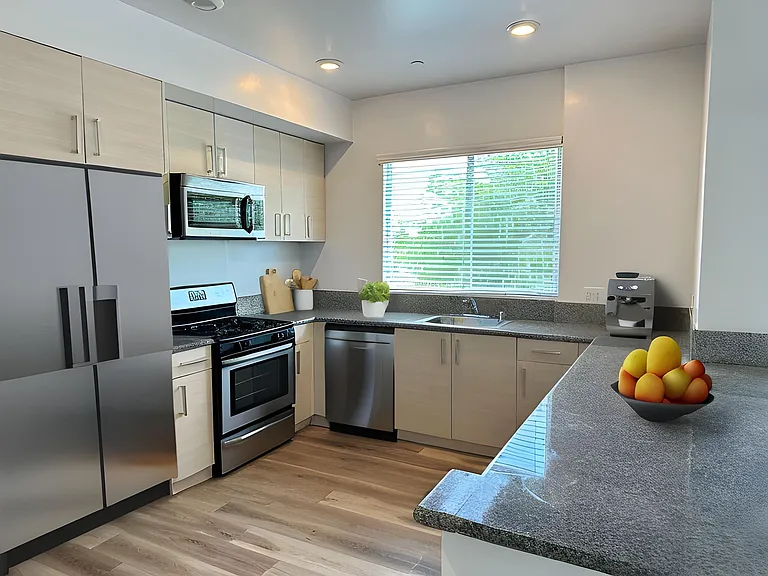 Burnet Apartments — Photo 4
