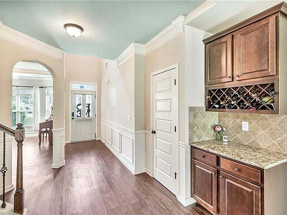 3rd image of 144 Buckland Dr