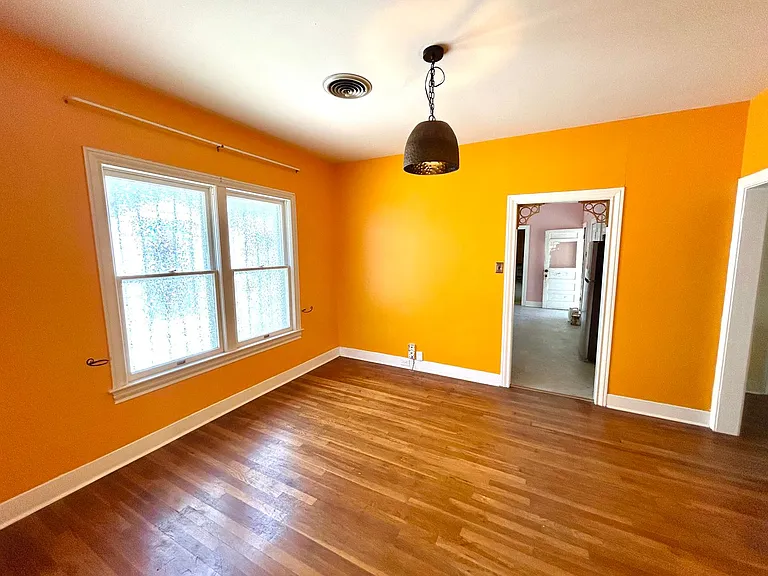 1627 Schley Ave — Photo 8