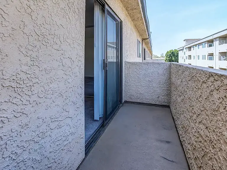 Canyon Crest Apts — Photo 12