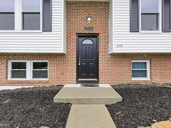 2nd image of 224 Tamarack Way