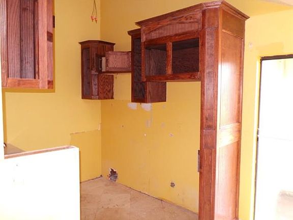 2nd image of 1615 Thomaswood Ln