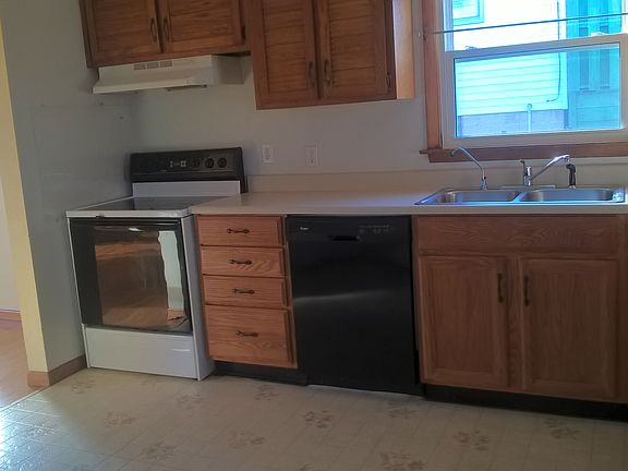 Fully applianced Kitchen