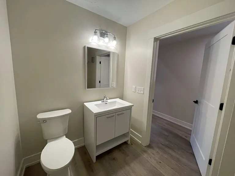 Beautiful Studio and One Bedrooms West Grand Neighborhood — Photo 6