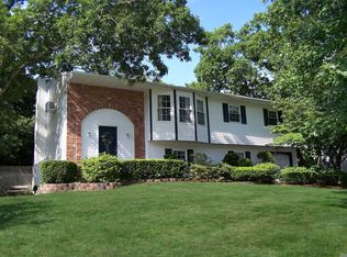 3 Parkridge Cir, Pt Jefferson Station, NY 11776