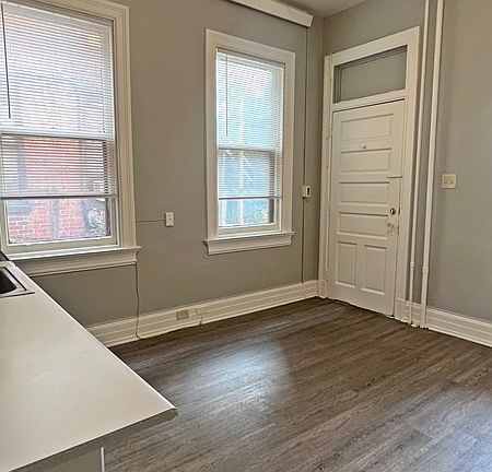 5th image of 140 E Philadelphia St APT 2