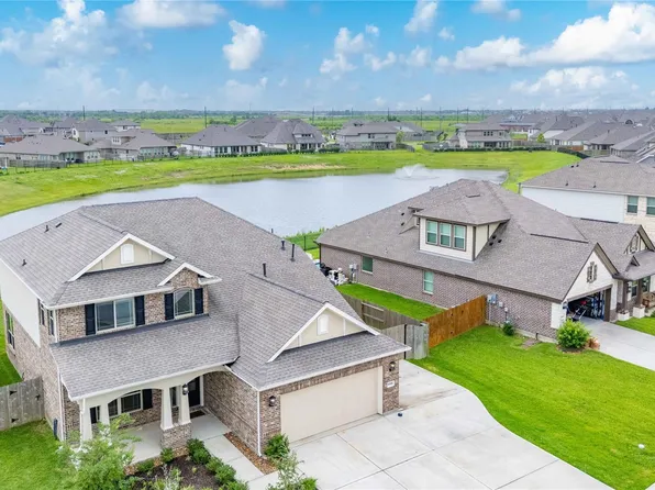 9818 Colonial Downs Dr, Mont Belvieu, TX 77523
