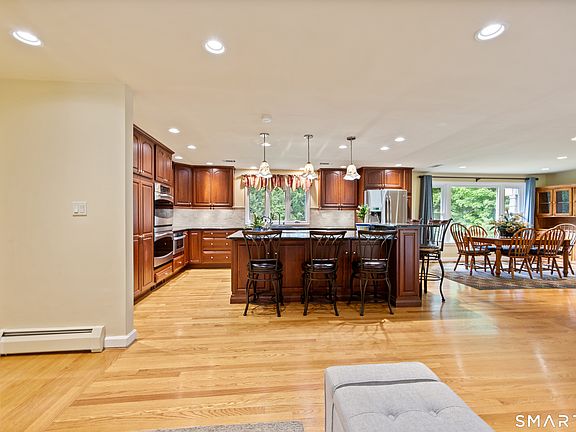 4th image of 26 Brookmoor Road