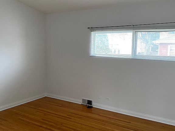 4th image of 5127 W Estes Ave