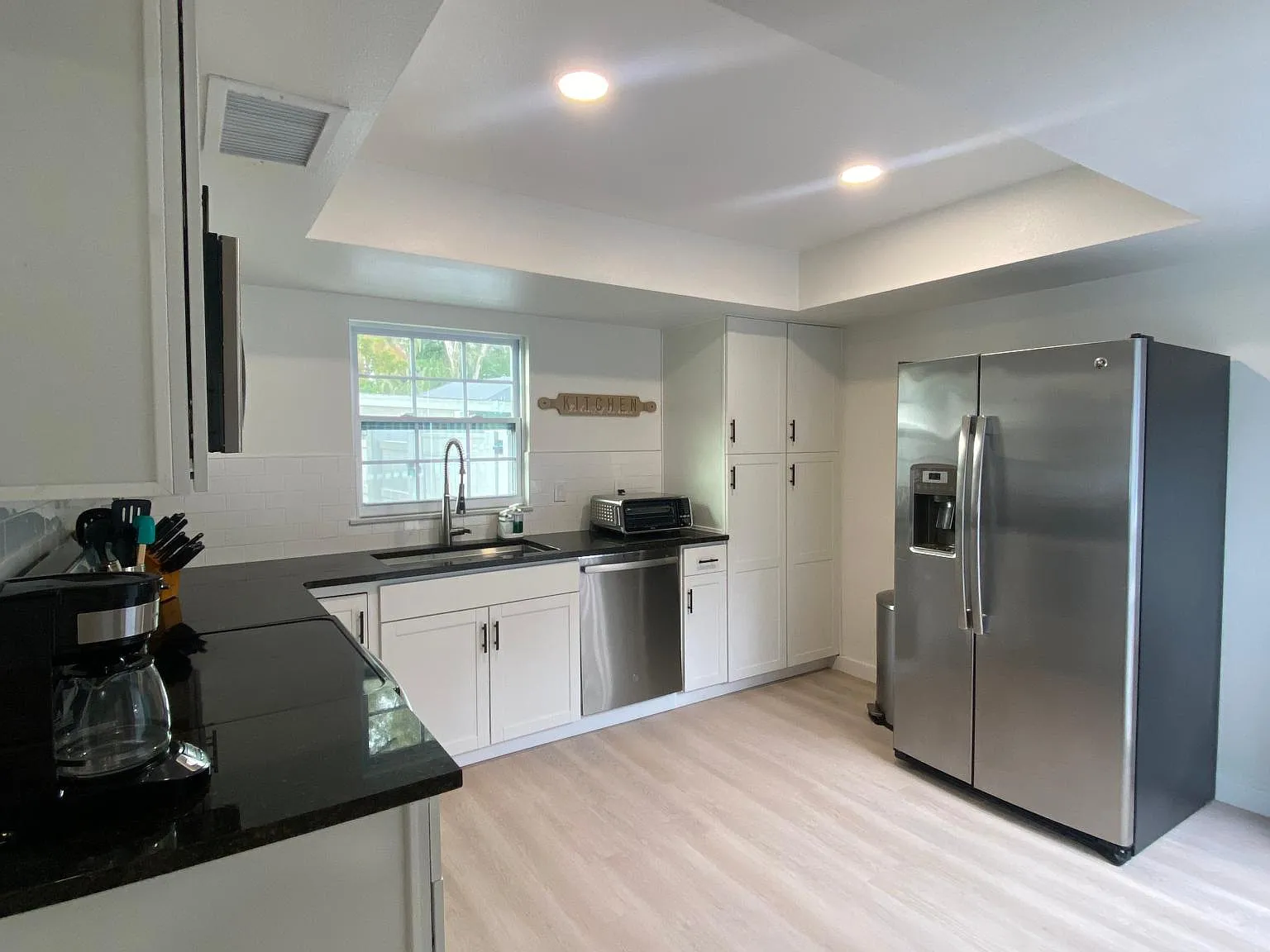 3 bed, 1400 sqft, $3,000 — Photo 4