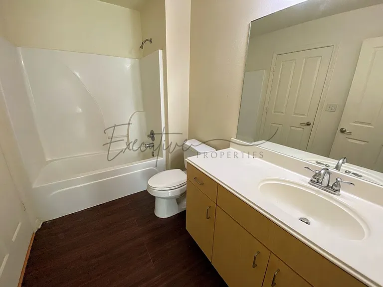 311 E Hale St — Photo 13