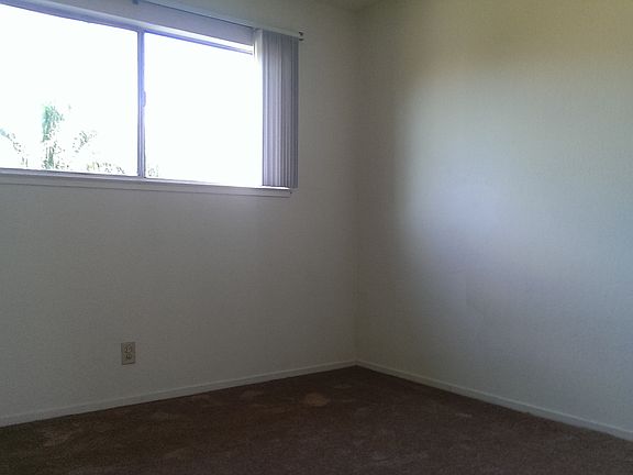 4th image of 456 N 8th St APT 3