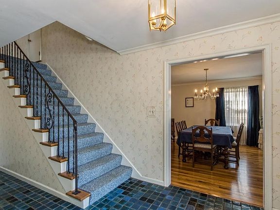 4th image of 380 Brookside Dr