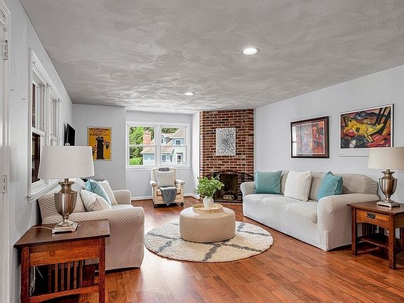 5th image of 7 Carnation Cir #D