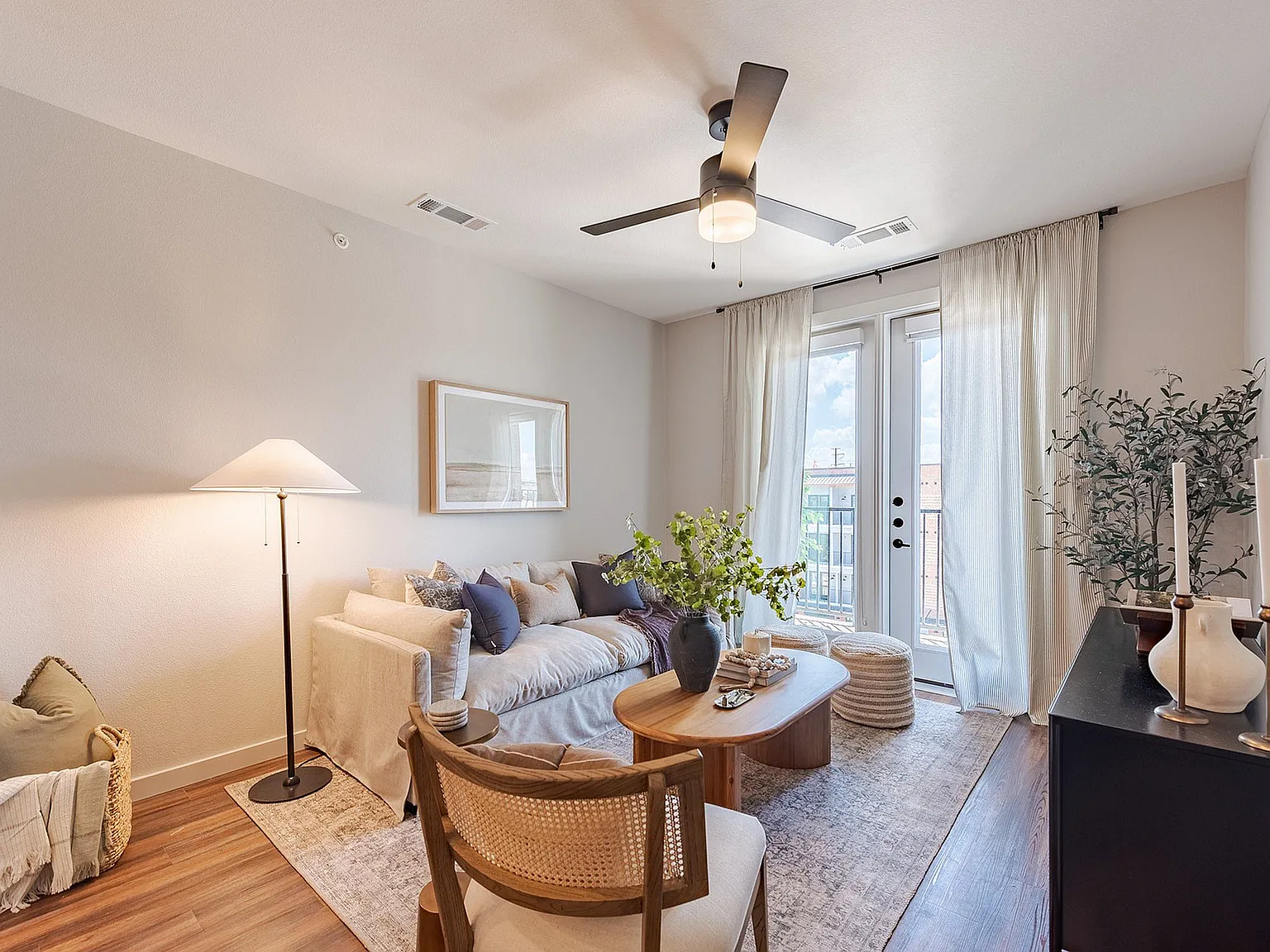 Tisdale at Lakeline Station Apartments — Photo 4