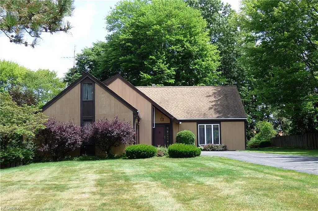1175 Millikin Pl NE photo 1