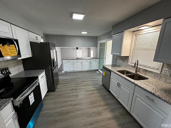 3rd image of 704 Paradise Ave