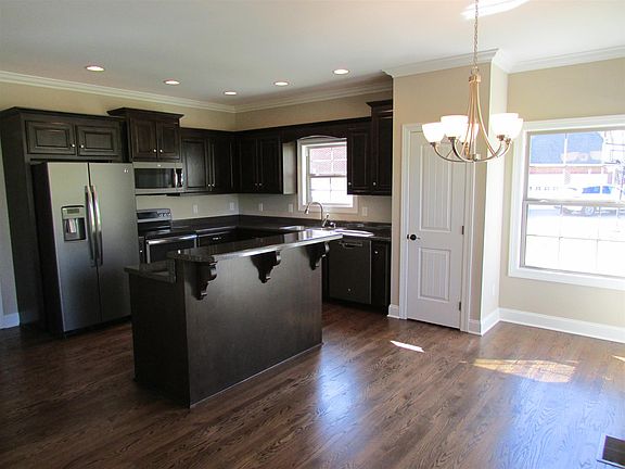 3rd image of 209 Hunters Ridge Dr