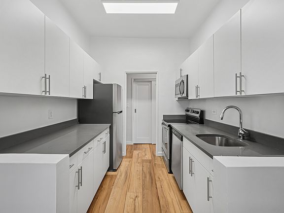 3rd image of 2400 Webb Ave APT 1C