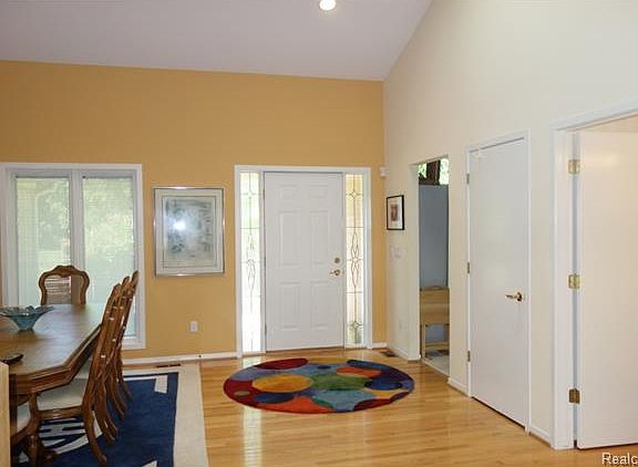 5th image of 4965 Briarwood Cir