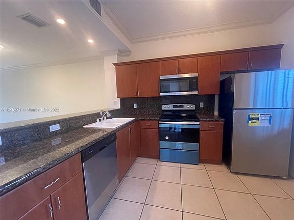 4th image of 11657 NE 18th Dr #11657