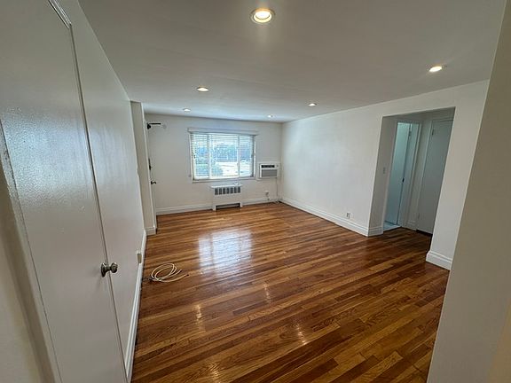 4th image of 279 Hackensack St #279
