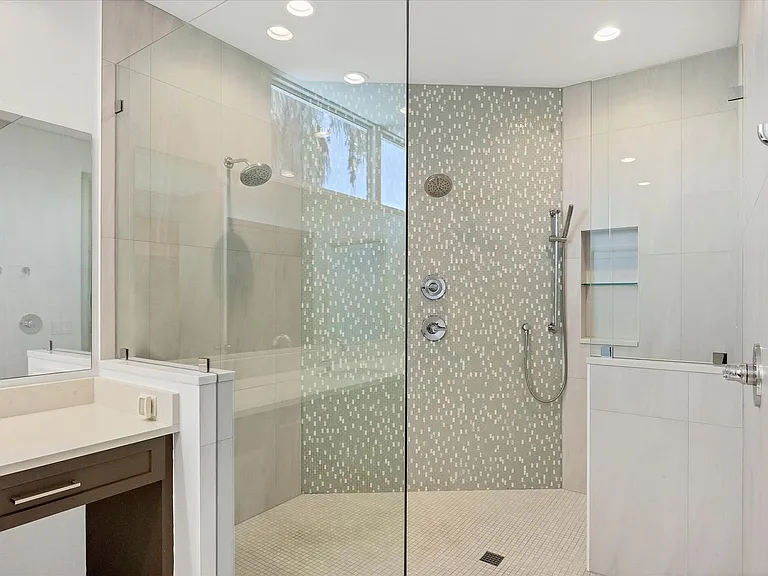 5801 Gulf Of Mexico Dr — Photo 27