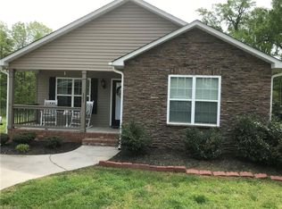 111 Camino Dr, Thomasville, NC 27360