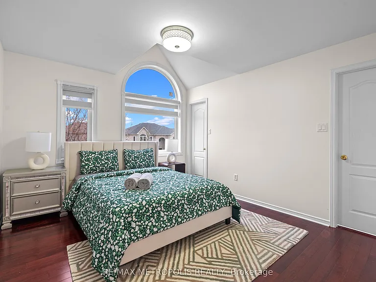 552 Feathergrass Cres #MAIN UPPER — Photo 24