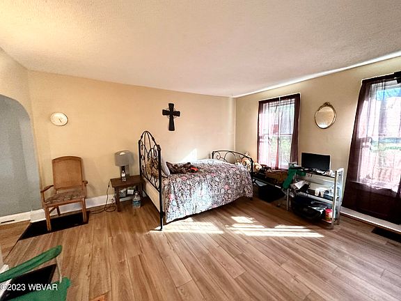 4th image of 821 Elmira St