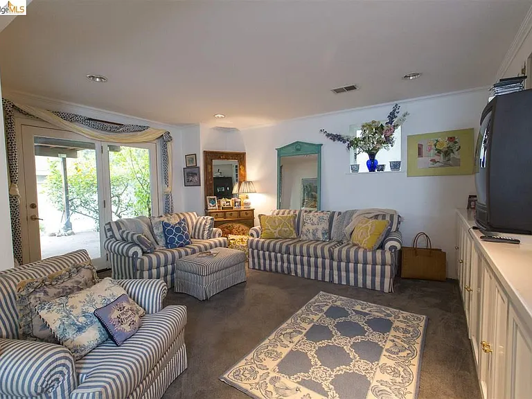 16 Craig Ave — Photo 12