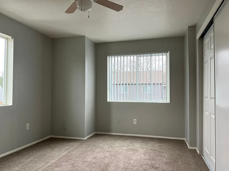 Pointe West Apartments — Photo 11