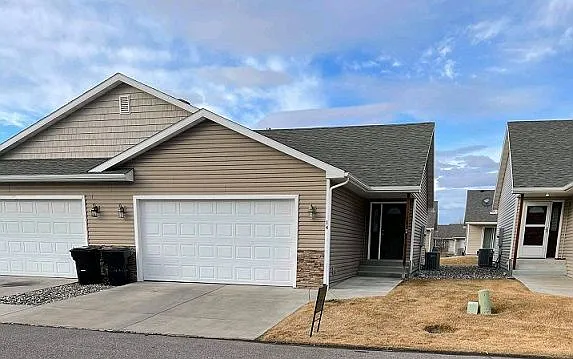 3 bed, 2.0 bath, 1456 sqft, $1,795 — Photo 1