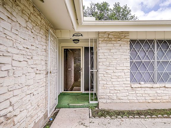 2nd image of 206 Meadow Path Dr